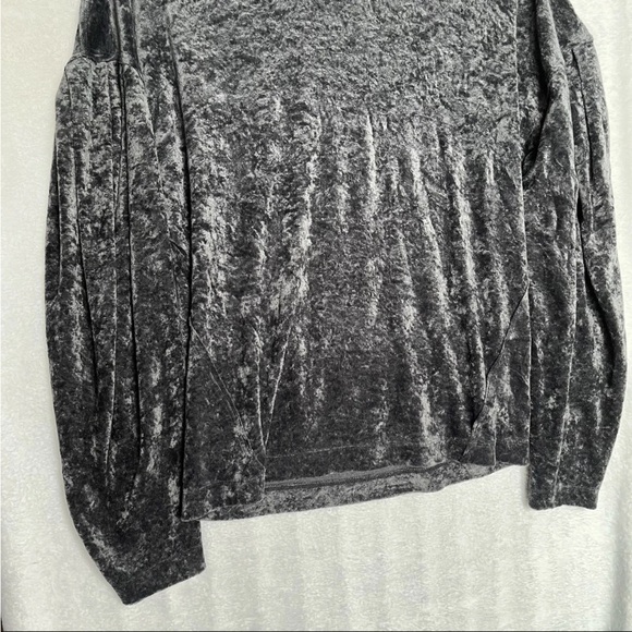 WE THE FREE People Nora Jane Crushed Velvet Top M Gray Balloon Sleeve Oversized - Picture 7 of 13